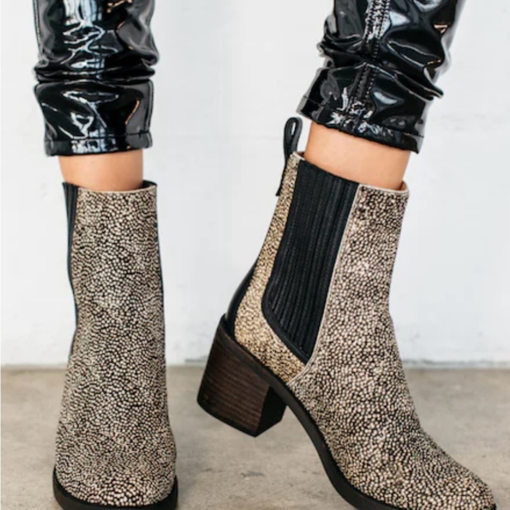 Ugg womens Camden exotic Chelsea boots calf hair dotted block heel size 6